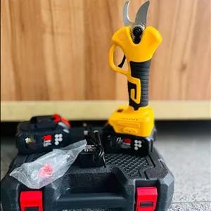 قیچی شارژی دیوالت مدل Dew-118