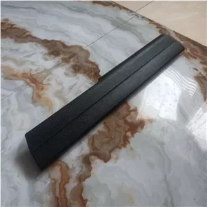 قاب رکاب درب جلو بی ام و X4 مدل 2015 تا 2018 راست 9175048 (فابریک US در حد نو)