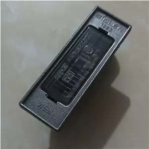 چراغ پلاک نمره زانتیا اصلی با لامپ (فابریک فرانسه در حد نو) 22888r4
