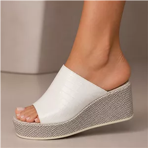 صندل لژ دار سفید زنانه