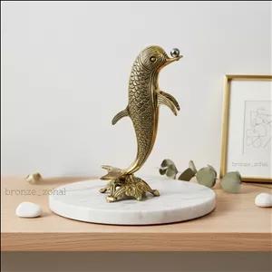 مجسمه دلفین برنزی