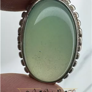 انگشتر عقیق سبز: سنگ ثروت، رشد و رهایی از انرژی‌های کهنه