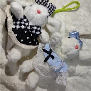 آویز عروسکی پولیشی نرم وارداتی مدل خرگوش لباس دار