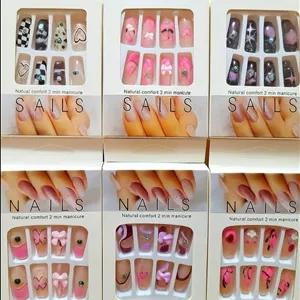 ناخن مصنوعی طرح دار بلند