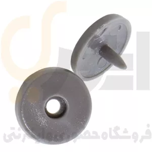 دکمه نگهدارنده روی کمربند ایمنی طوسی