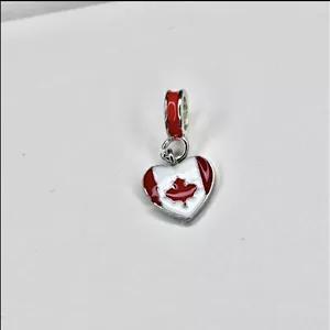 آویز  پاندورا  مدل پرچم کانادا