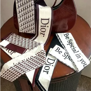 کمربند پارچه ای و آویز کیف طرح دیور