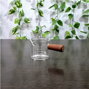 سس‌خوری پیرکس دسته چوبی حجم ۱۱۵ میل