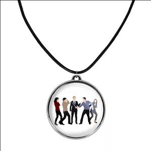 گردنبند خندالو طرح سریال آشنایی با مادر How I Met Your Mother