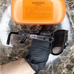 عینک آفتابی مردانه هرمس اصل  - فریم مشکی لوکس با لنز گرادیان   Hermès Men's Sunglasses