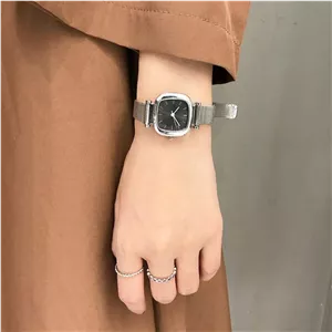 ساعت مربعی مینیمال ویکتوریا