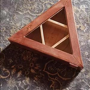 باکس چوبی مثلثی دست ساز از چوب روس با طراحی خاص