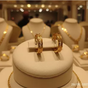 گوشواره طلای ۱۸ عیار مدل ورساچه کلاسیک – قفل بیخ گوشی | سحاب زر