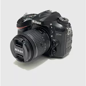 دوربین نیکون مدل D7200 با لنز 18-۵۵ میلی متر (کارکرده؛ بسیار تمیز)