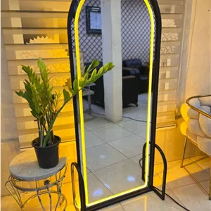 آینه قدی پایه دار چراغدار