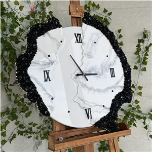 ساعت دیواری رزینی طرح ونوس تم سفید مشکی
