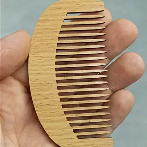 گیفت شانه چوبی روشن mdf مناسب گیفت و دکوری ( بسته 10 عددی)
