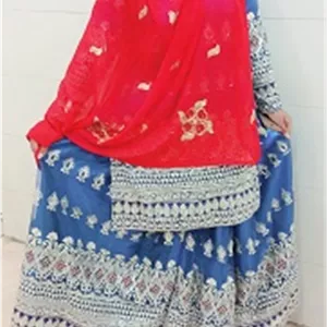 لباس محلی بختیاری شامل: می نا  پیراهن و شلوار قری دست دوز هنرمندان بختیاری