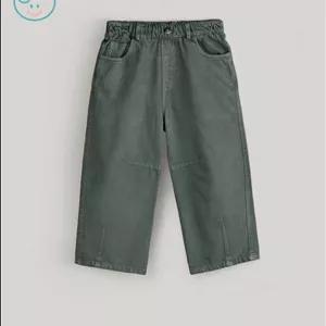 شلوار کتان بچگانه نیم بگ برش‌دار آکو