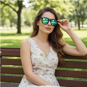 عینک آفتابی زنانه 1006 فریم مشکی و لنز سبز رفلکس خاص