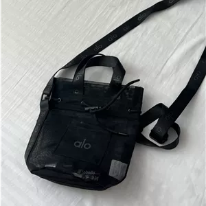 مینی‌بگ اسپرت زنانه الو یوگا Alo Yoga مدل Sheer Duffle