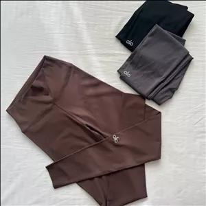 لگ ورزشی زنانه الو یوگا Alo Yoga مدل لیزری