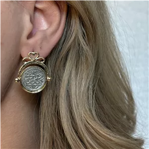 گوشواره سکه با تاج طلایی