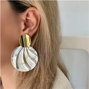 گوشواره‌ استیتمنت طرح صدف دفرمه متالیک (دورنگ)