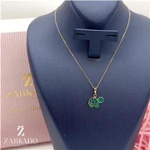 پلاک کودک طلا طرح لاک پشت میناکاری سبز