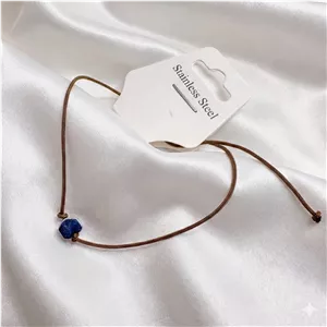 دستبند نخی طرح «هگزاگون» | پلاک استیل سیلور با بند قهوه‌ای ظریف