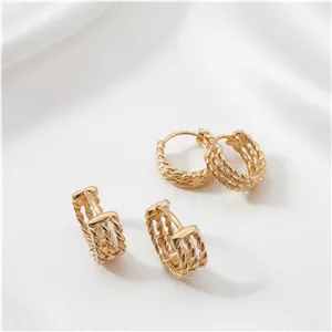 گوشواره حلقه‌ای ژوپینگ طرح زنجیری طنابی طلایی