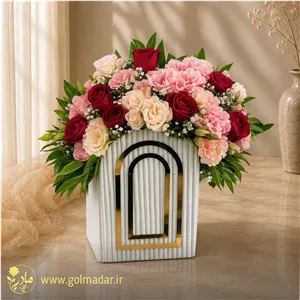باکس گل رز قرمز و لیسیانتوس صورتی