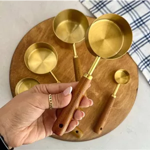 پیمانه طلایی دسته چوب