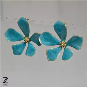 گوشواره میخی طرح گل میناکاری آبی فیروزه‌ ای کد ۱۱۵۸