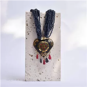 گردنبند دست ساز هندی موزاییکی طرح قلب کار شده با سنگ های مشکی و قرمز - 271