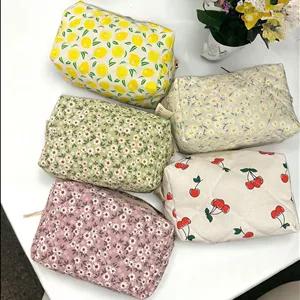 کیف آرایش طرح گل سبز باهلز bahels