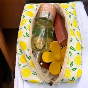 کیف آرایش طرح لیمویی باهلز bahels