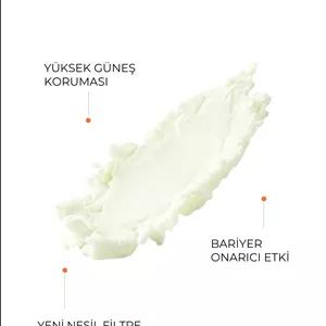 کرم ضد آفتاب صورت SPF 50  خورشید چوب 18 گرم | فیلتر نسل جدید و مقاومت در برابر آب سرامید CENTELLA چای سبز سنتلا Secret of Helen