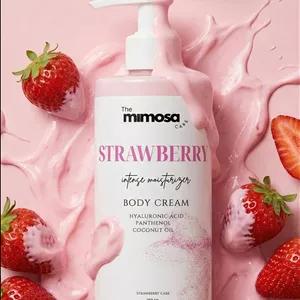 کرم بدن مرطوب‌کننده غلیظ با رایحه توت‌فرنگی، اوره، نارگیل، اسید هیالورونیک - The Mimosa Care