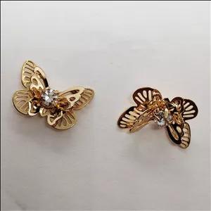 گوشواره میخی طرح پروانه I am ظریف و نگین دار | بدلیجات شاینورا