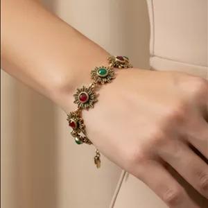 دستبند زنانه نگین دار