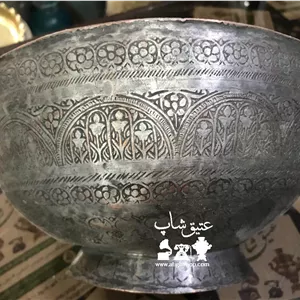 کاسه مسی پایه دار قاجاری بزرگترین سایز دور تا دور قلم کهنه و زنده