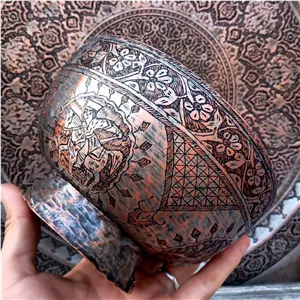کاسه پایه دار مسی  نقشدار و کم یاب  قطر دهنه ۱۹سانت