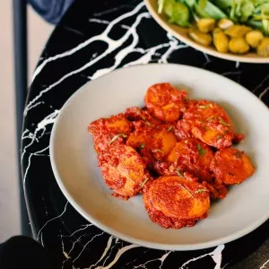 خوراک کوکتل با سس گوجه