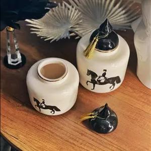 ست دکوری سرامیکی طرح هرمس سفید و مشکی