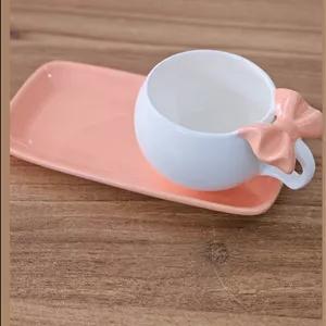 ماگ سرامیکی طرح پاپیون گلبهی با زیر لیوانی