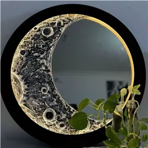 آیینه دکوراتیو طرح ماه نورانی همراه بیس چوبی ام دی اف چراغدار مبلمونسرا مدل 209412