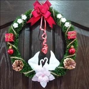 آویز تزئینی مدل دو قو با گل رنگ یاسی،برای درب ورودی اتاق ها و آپارتمان مبلمونسرا مدل 260576