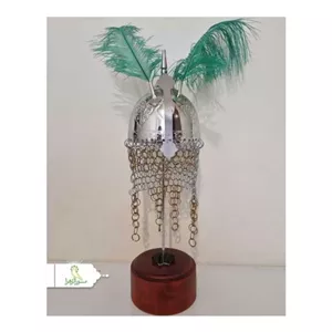 تندیس کلاه خودبا پایه چوبی مبلمونسرا مدل 253188