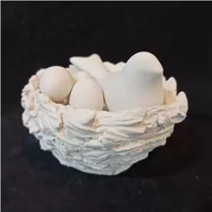 دکوری لونه پرنده به همراه 1 پرنده متوسط و 3 تخم مرغ ، بیس خام پرنده و لونه و تخم مرغ ، لانه پرنده دکوری ، مجسمه گنجشک مبلمونسرا مدل 251810